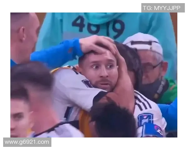 足球明星窃喜表情包带你领略赛场背后的幽默与欢乐瞬间 足球明星窃喜表情包带你领略赛场背后的幽默与欢乐瞬间